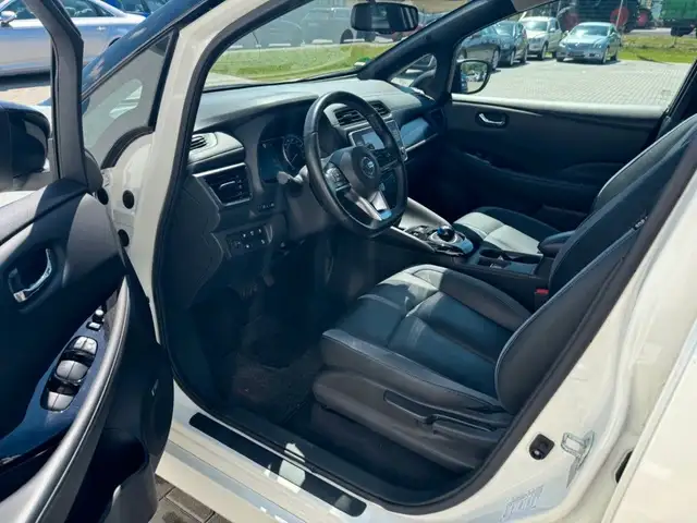 Nissan Leaf view 11