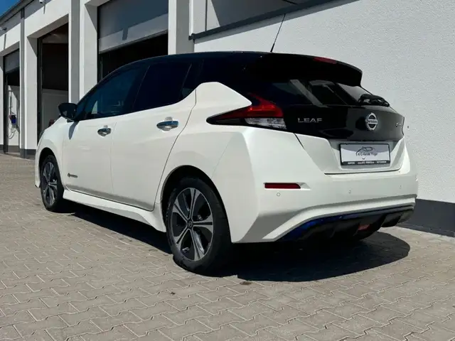 Nissan Leaf view 6