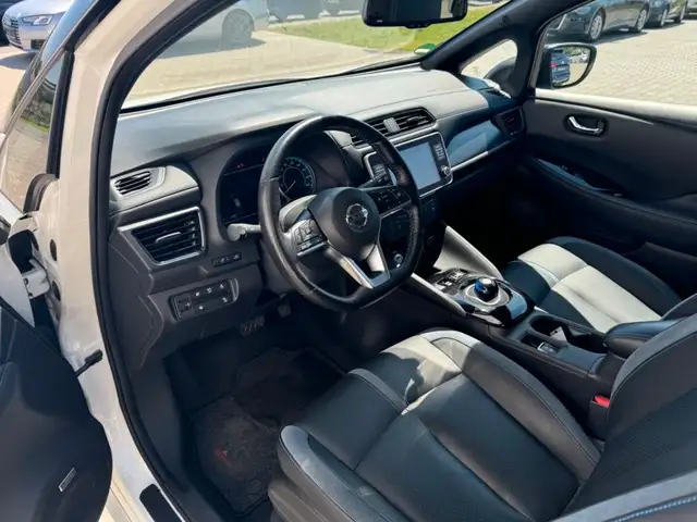 Nissan Leaf view 12