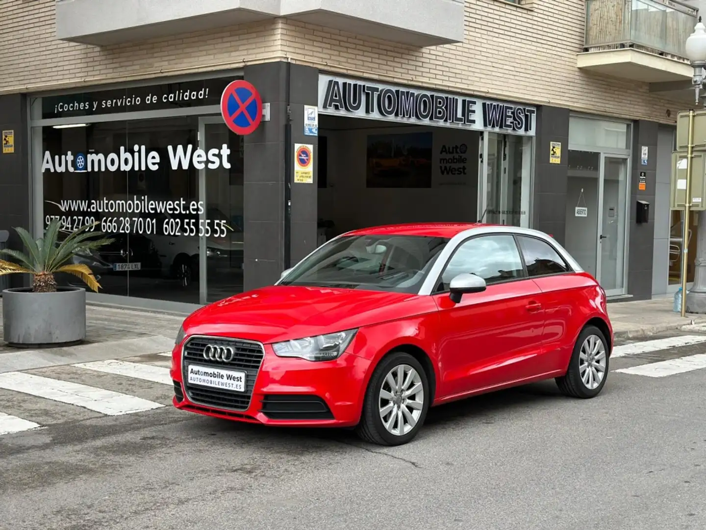 Audi A1 1.6TDI Attraction Rouge - 1