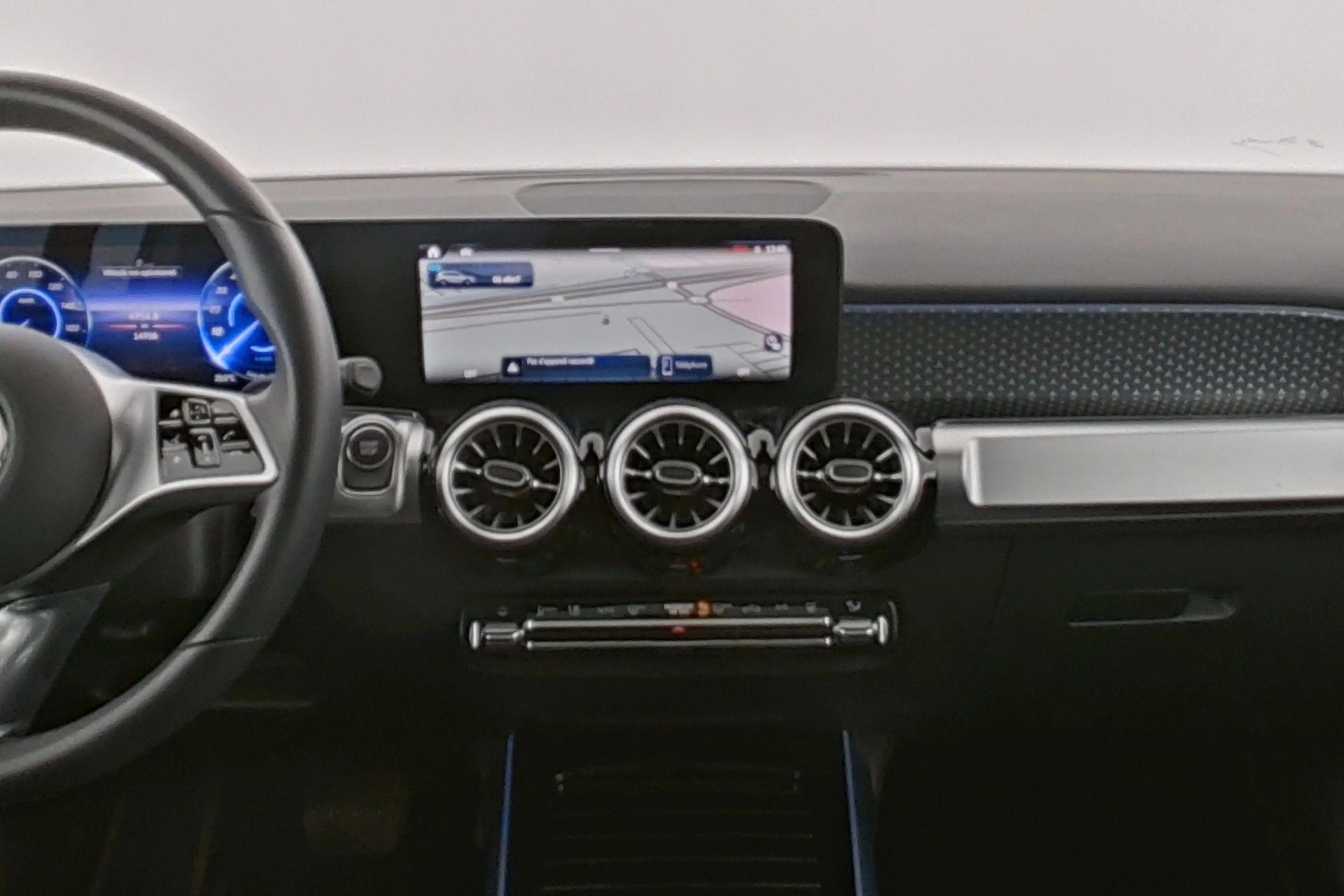 Mercedes-Benz EQB 250 250+ Luxury Line — photo 8