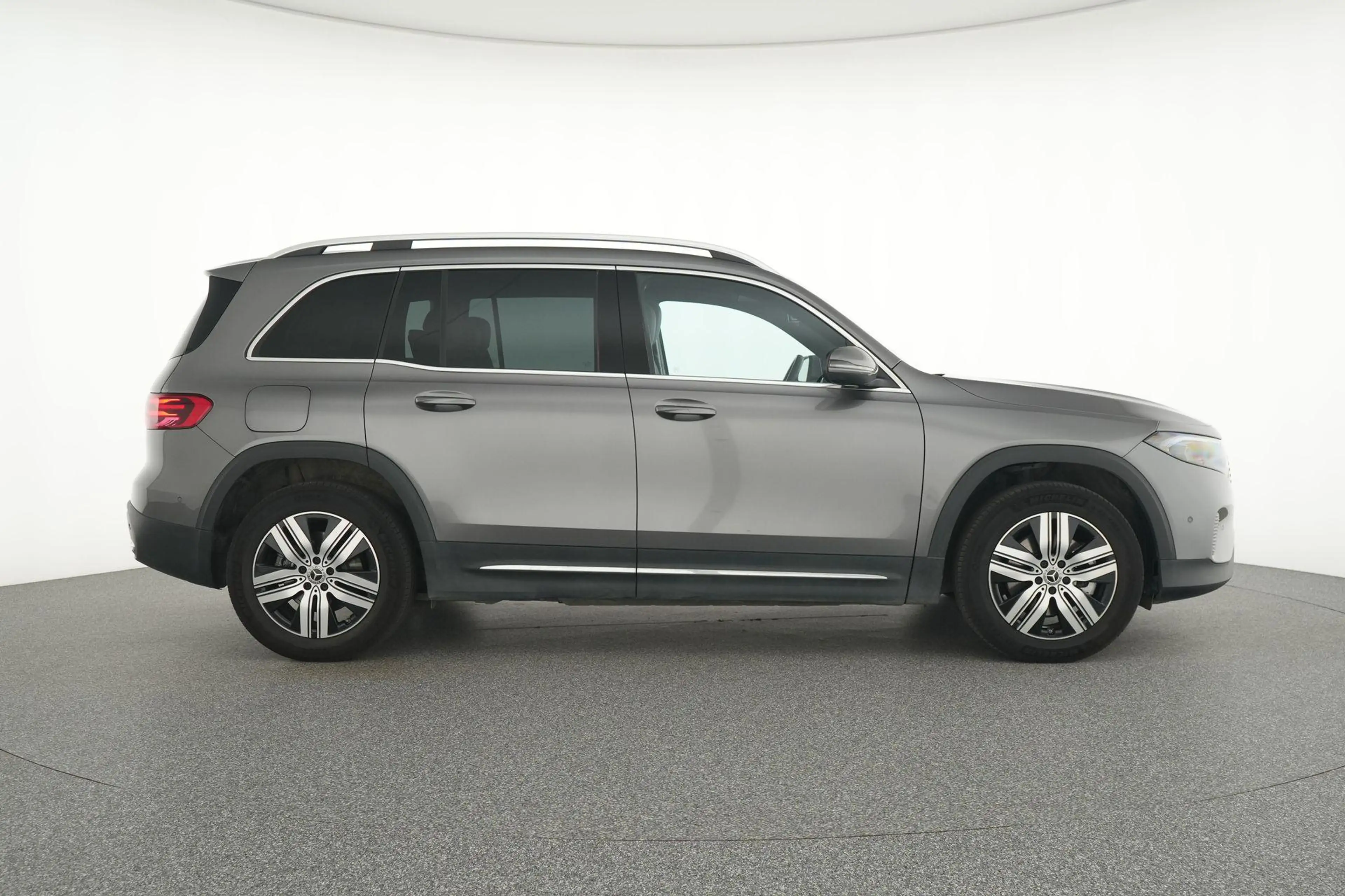 Mercedes-Benz EQB 250 250+ Luxury Line — photo 2