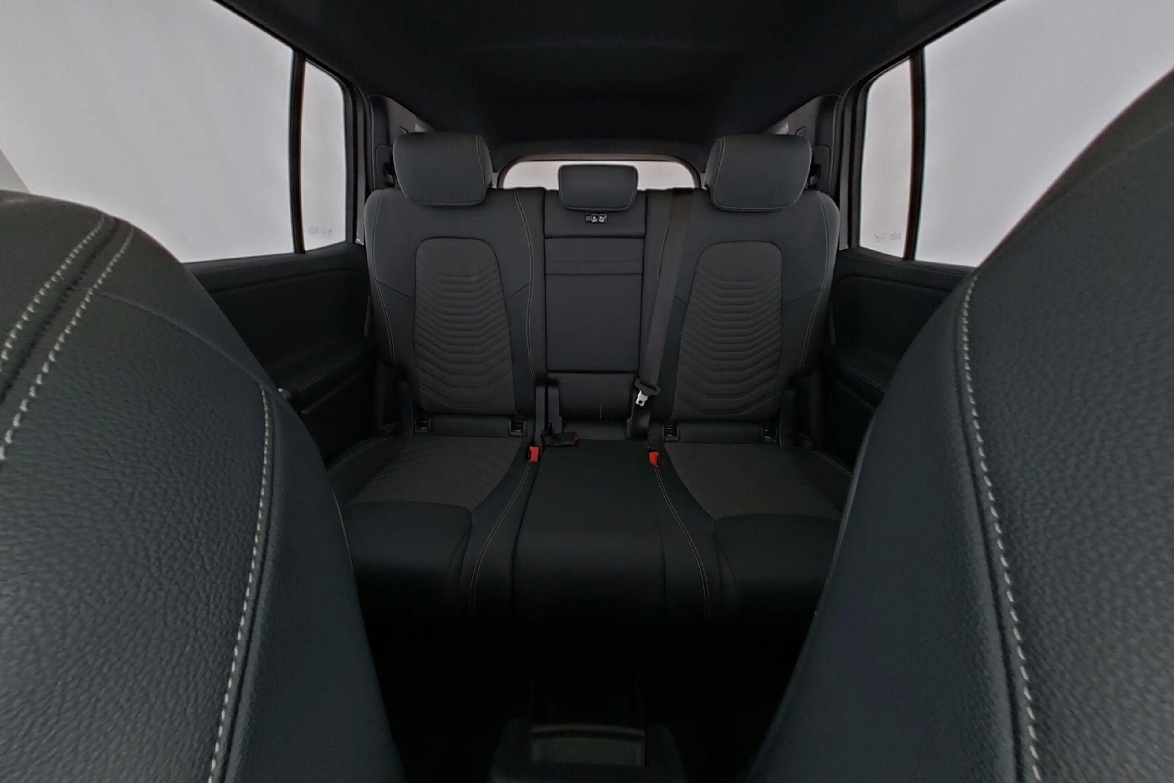 Mercedes-Benz EQB 250 250+ Luxury Line — photo 10