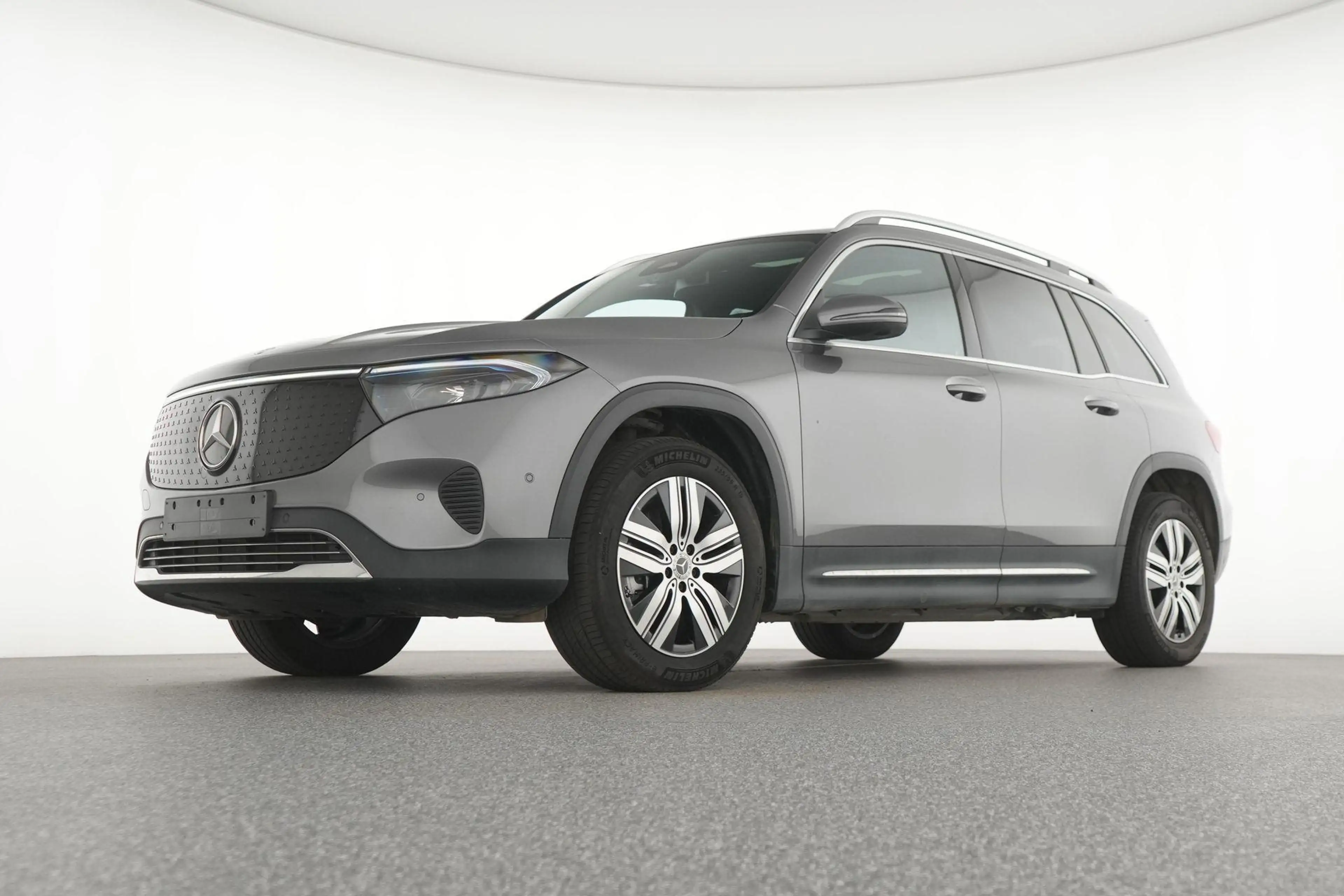 Mercedes-Benz EQB 250 250+ Luxury Line — photo 3