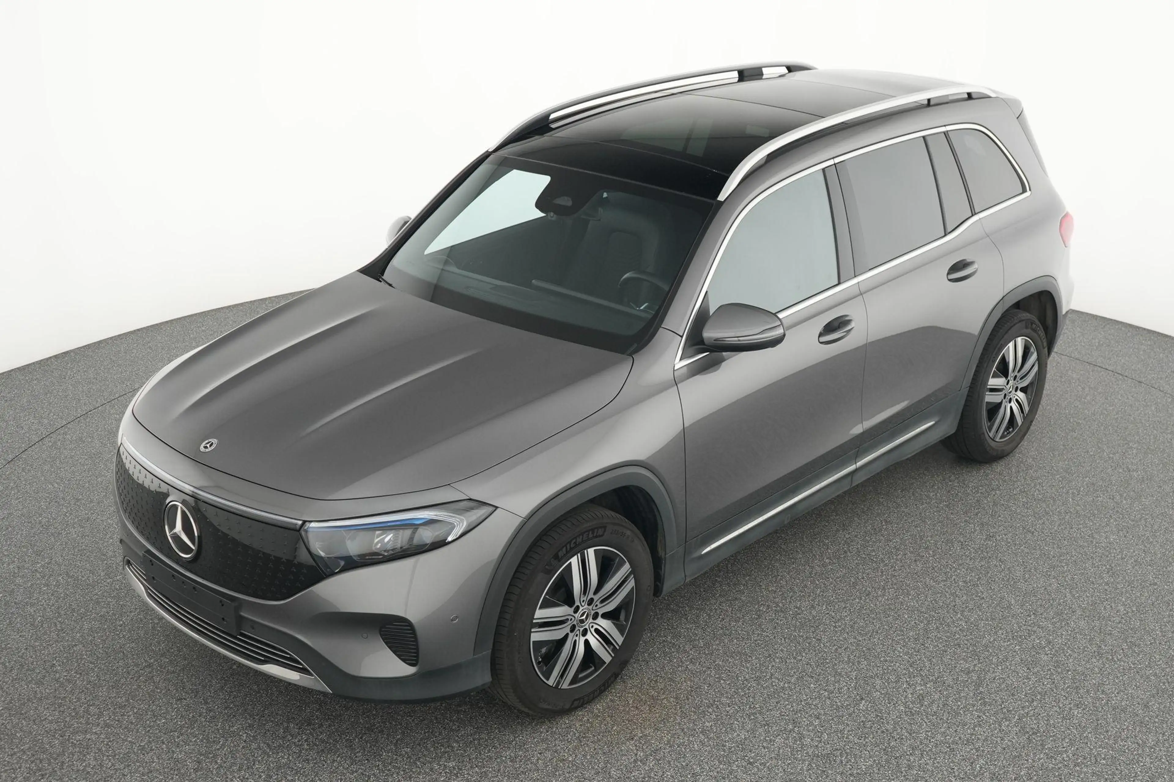 Mercedes-Benz EQB 250 250+ Luxury Line — photo 4