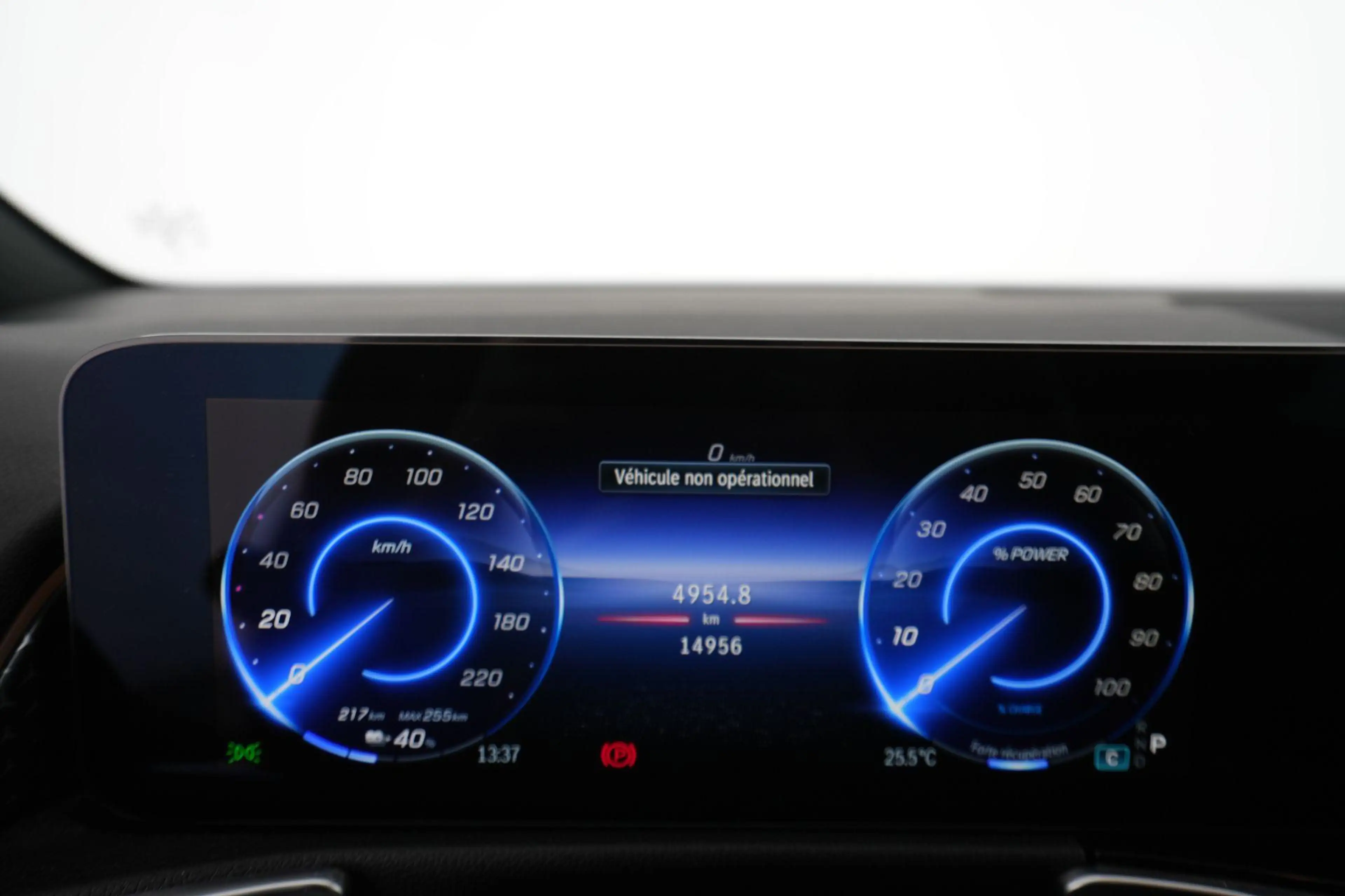 Mercedes-Benz EQB 250 250+ Luxury Line — photo 7