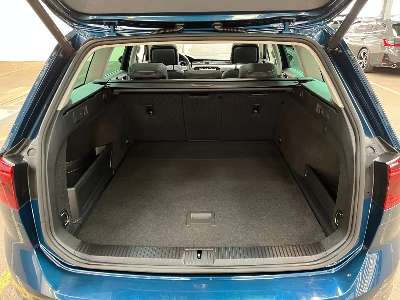 Volkswagen Passat Variant Elegance 2.0 TDI DSG, MATRIX/KAM/ 11