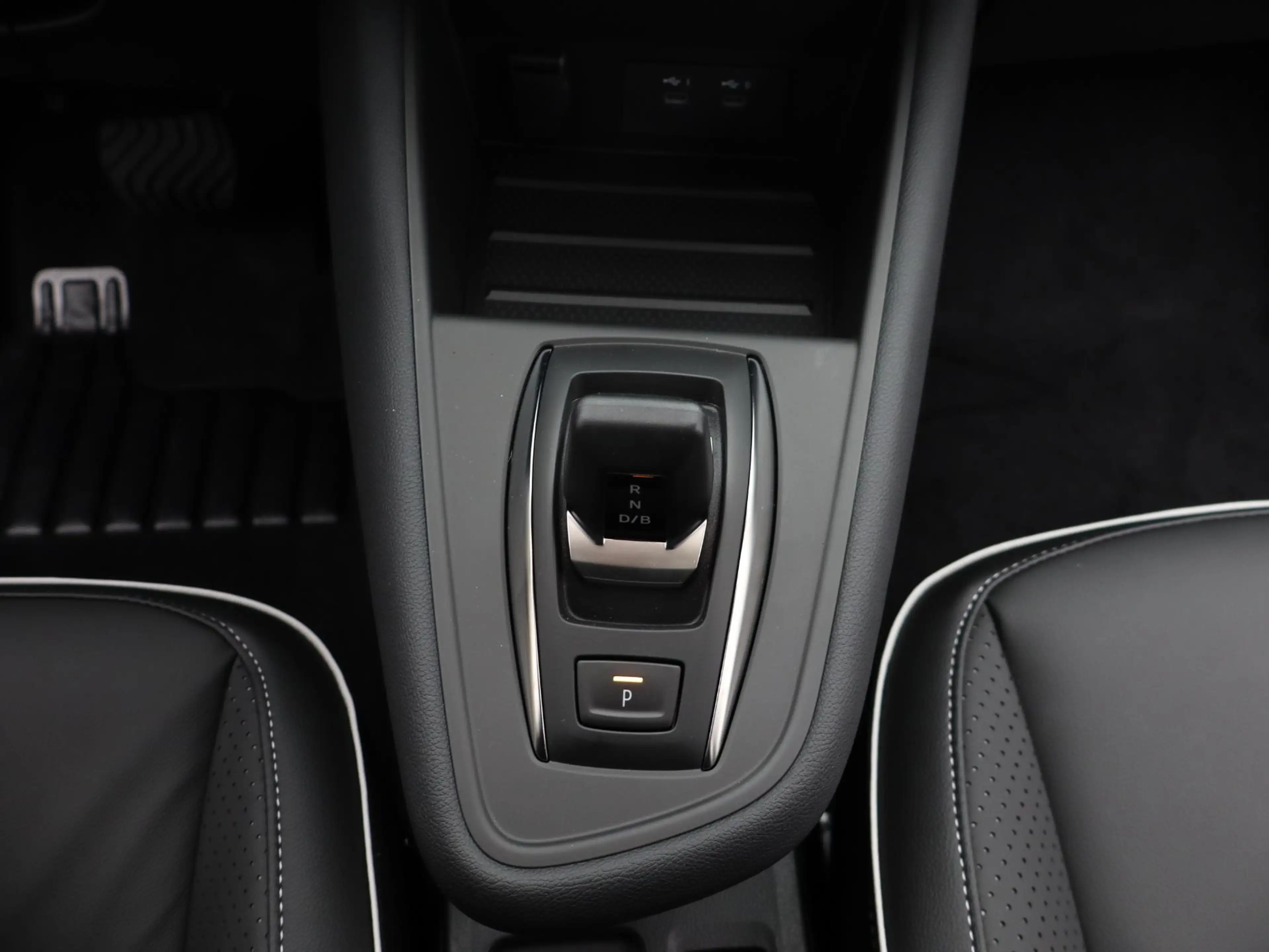 Mitsubishi Grandis 1.8 HEV Instyle | Harman Kardon | Lederen bekl. | — photo 12