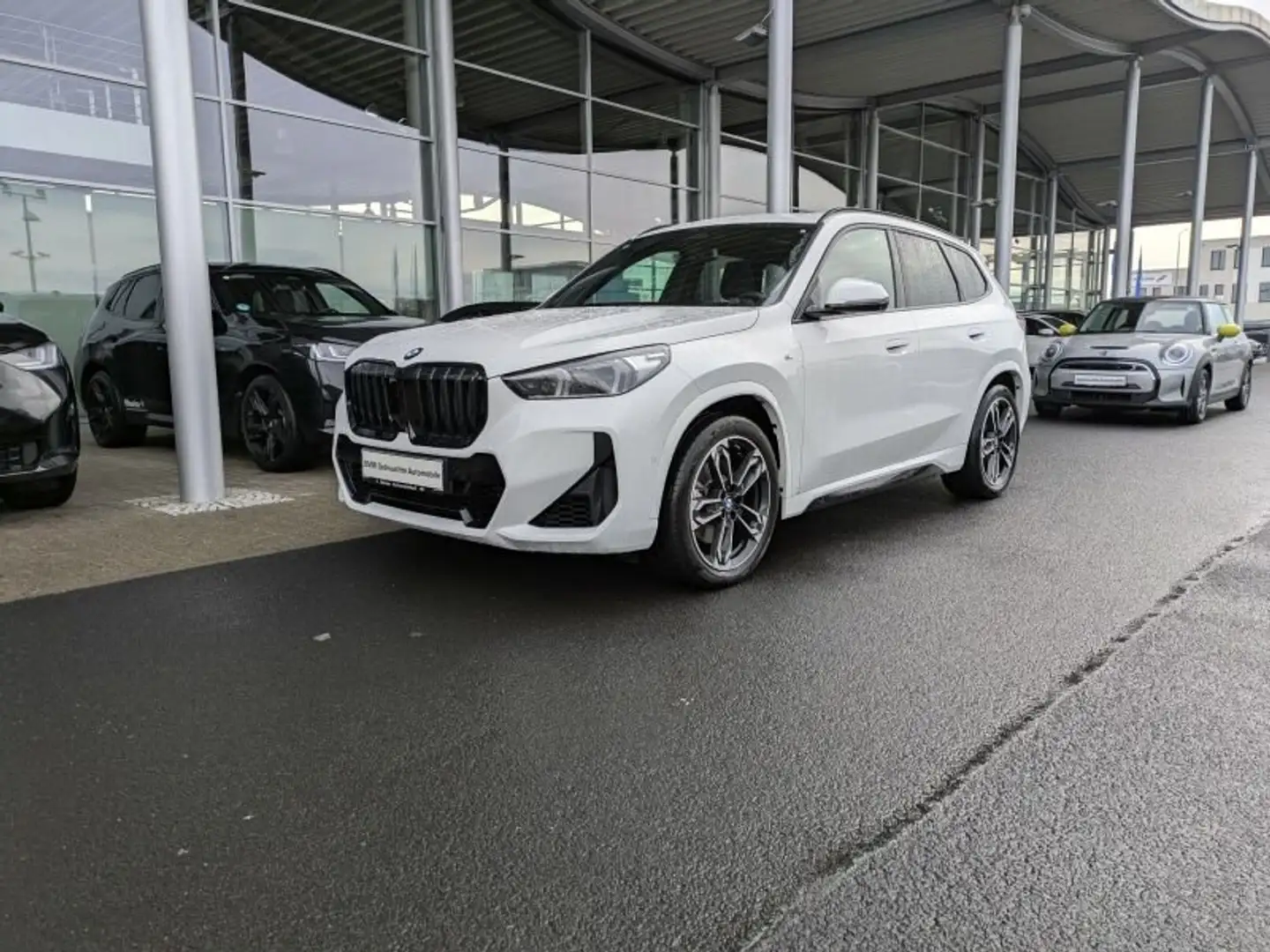 BMW X1 xDrive23i M Sport HeadUp. Glasdach. AHK. Weiß - 2