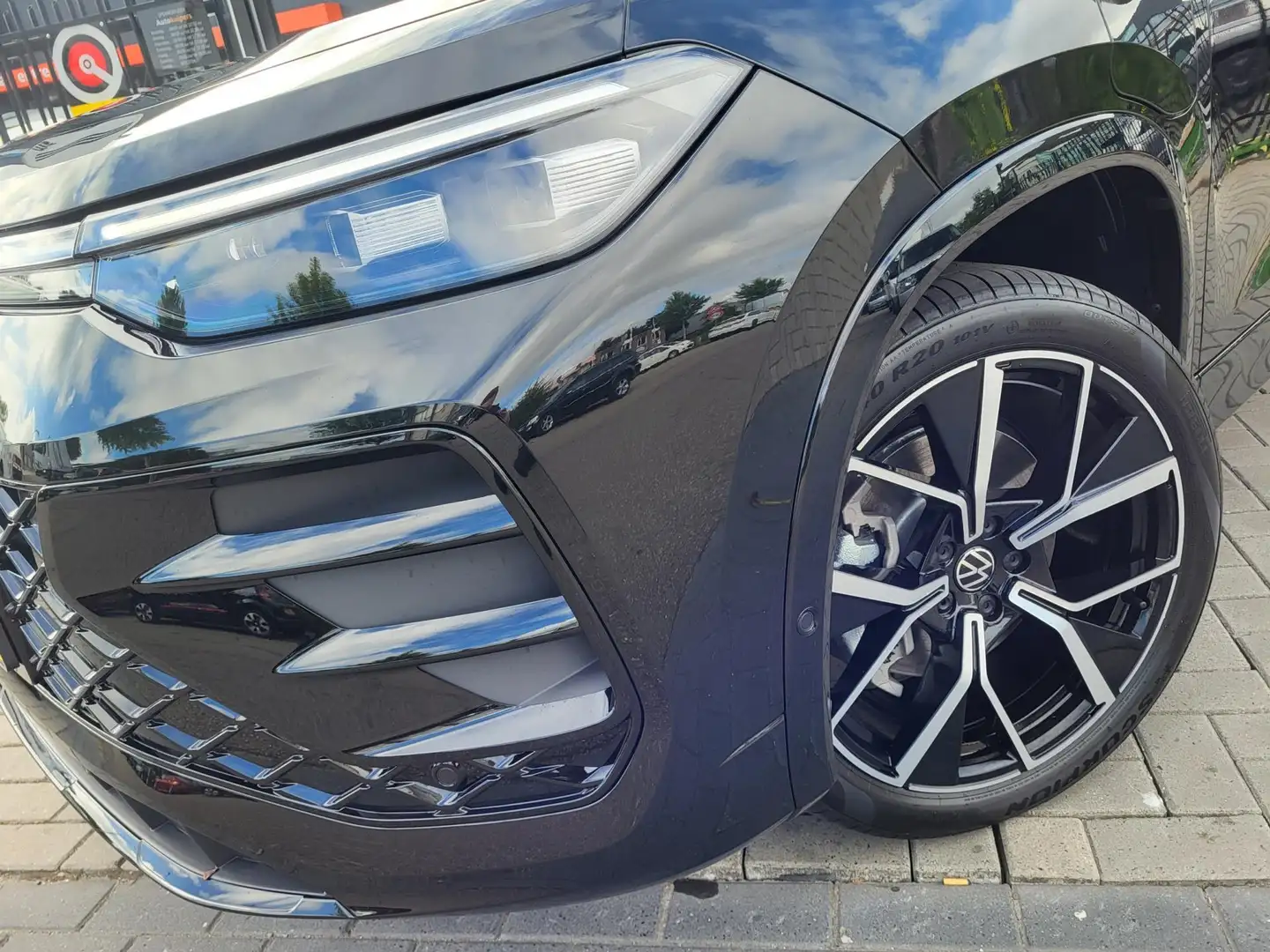 Volkswagen Tayron 1.5 eHybrid R-Line Edition | Met o.a. elektrische Zwart - 2