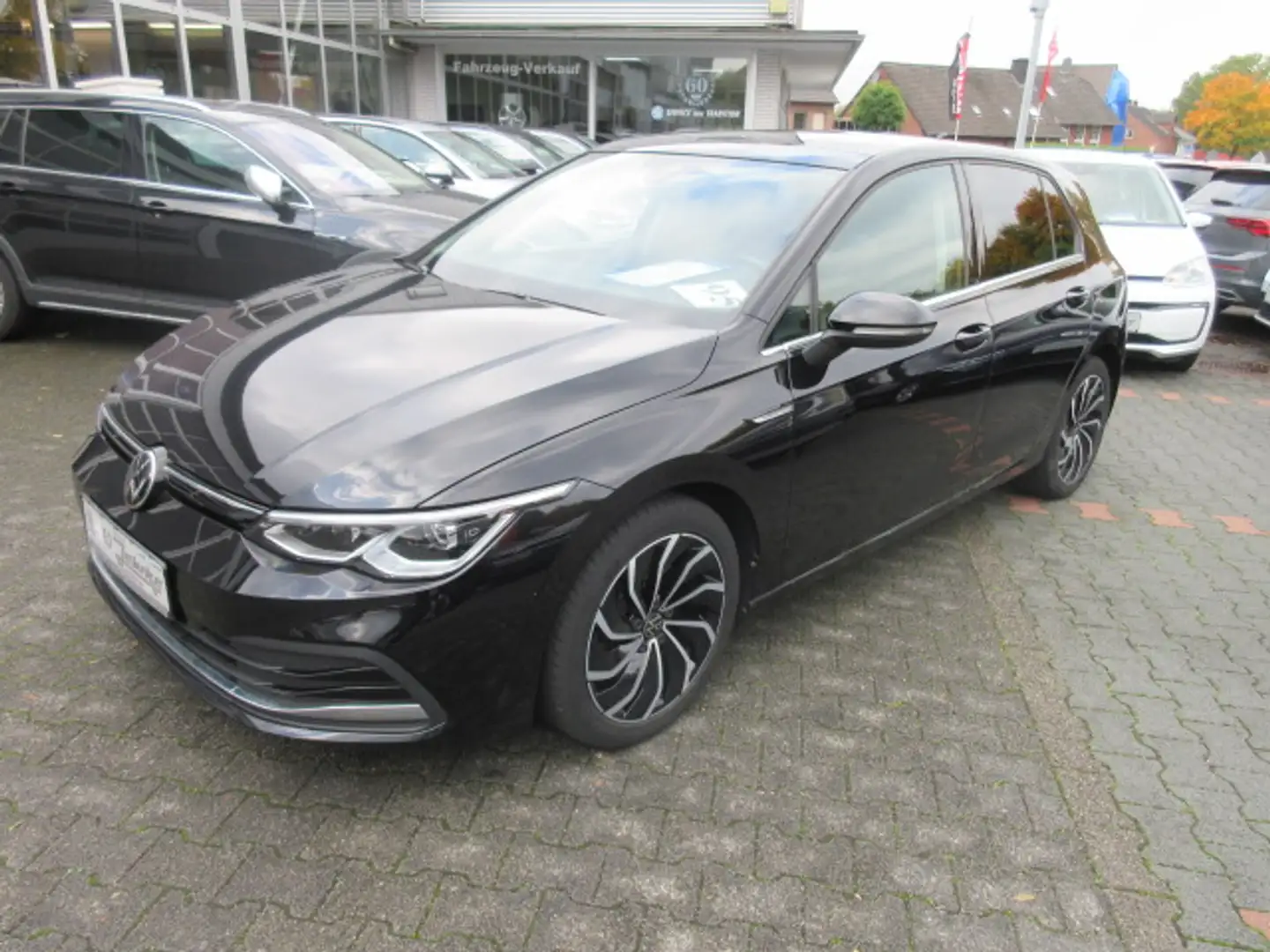 Volkswagen Golf Style 1.5 TSI NAVI PANORAMA AHK IQ LIGHT ACC ALU APS SITZHEIZUNG CLIMATRONIC Schwarz - 1