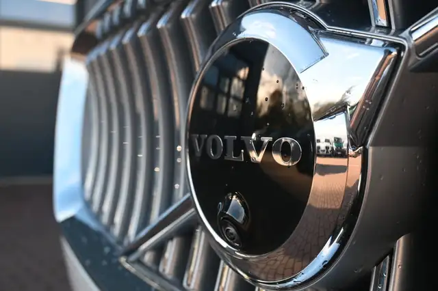 Volvo XC90 view 10
