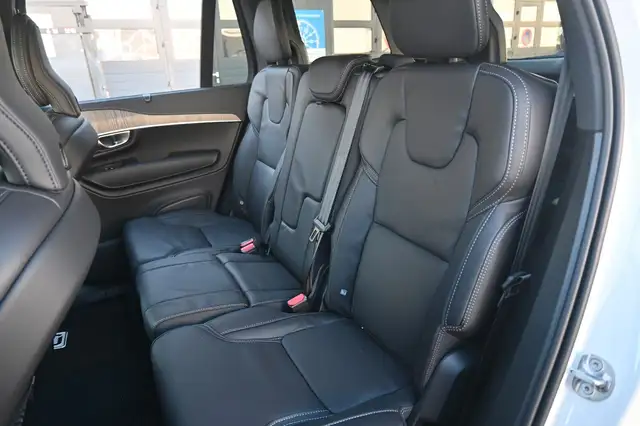 Volvo XC90 view 13