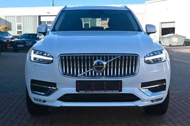 Volvo XC90 view 8