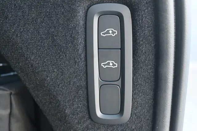 Volvo XC90 view 15