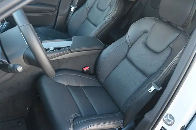 Volvo XC90 view 12