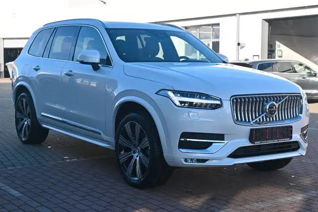 Volvo XC90 view 7