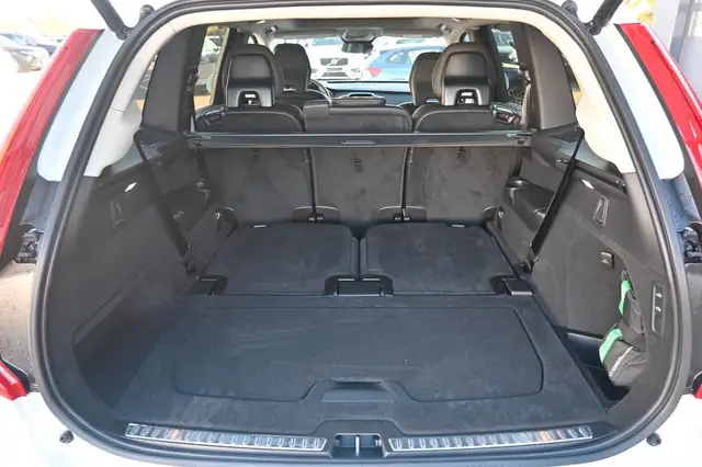 Volvo XC90 view 14