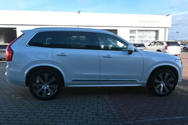 Volvo XC90 view 6