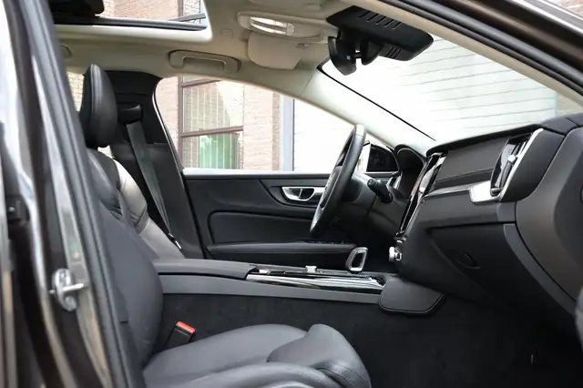 Volvo V60 view 11