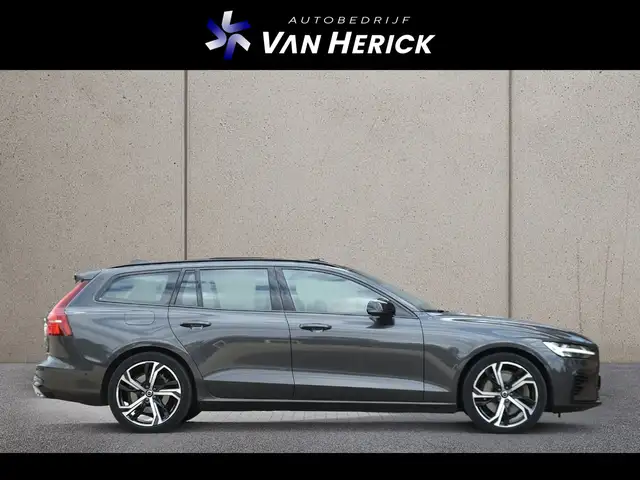 Volvo V60 view 3