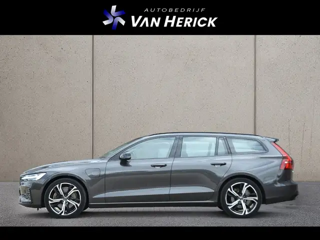 Volvo V60 view 2
