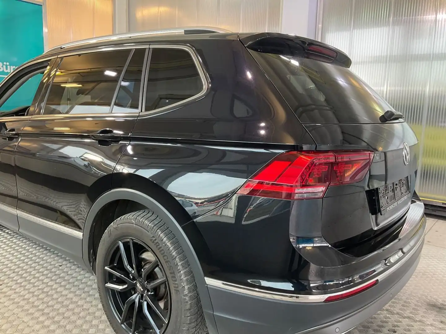 Volkswagen Tiguan Allspace Allspace 2.0 TDI Highline 4Motion Schwarz - 2