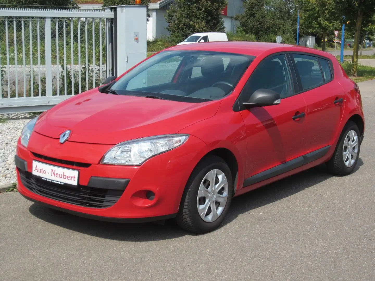 Renault Megane III  1,6 Authentique Rot - 1