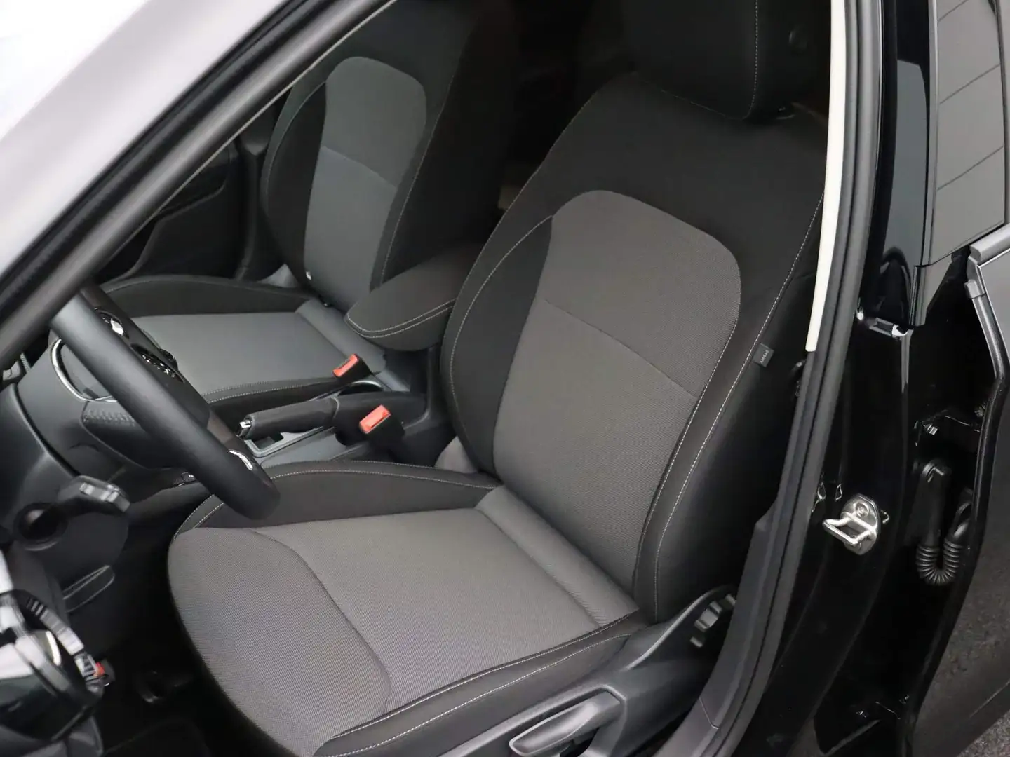 Skoda Fabia Ambition 1.0 TSI 95pk Cruise control, Airco, Parke Noir - 2