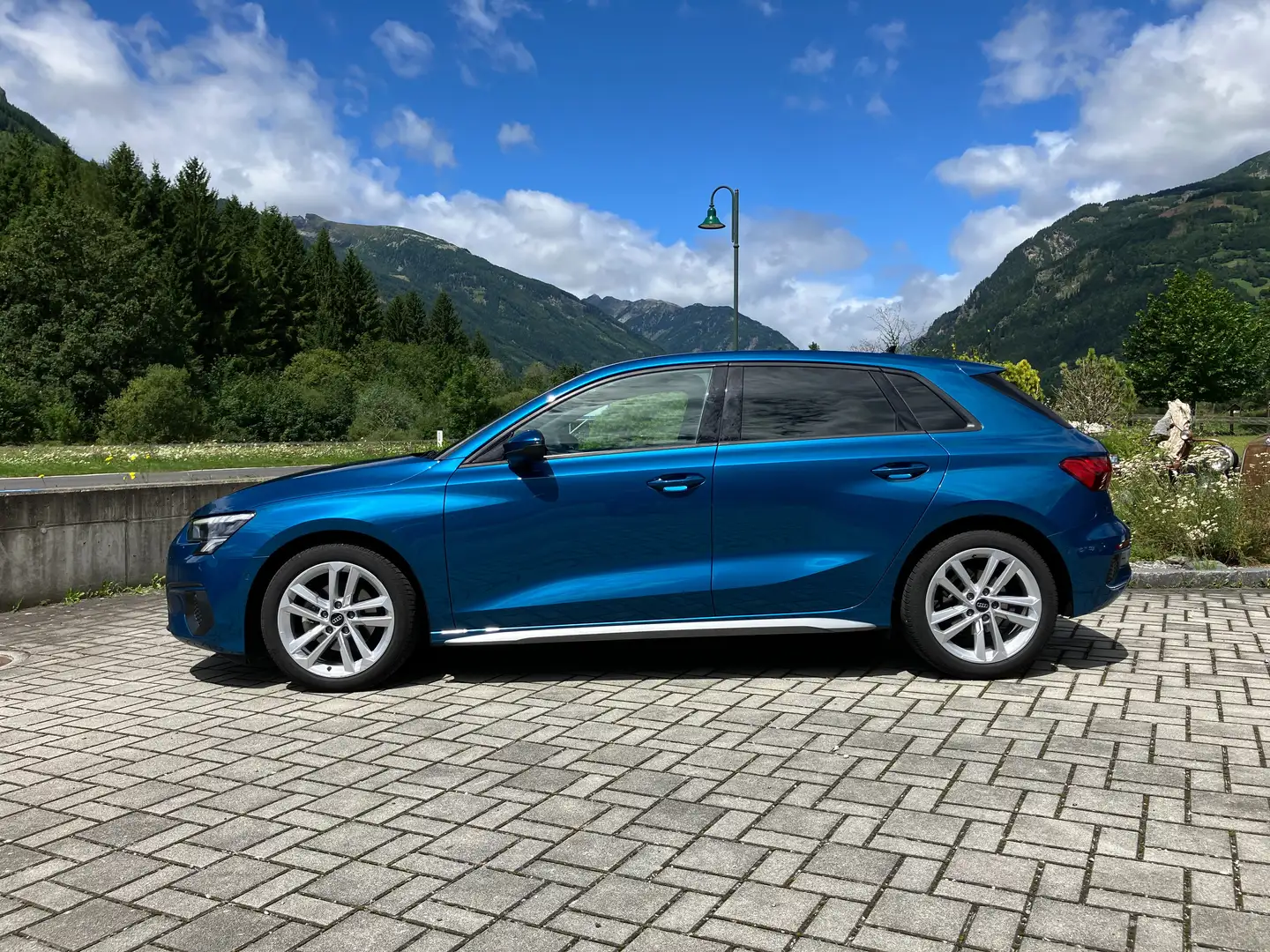 Audi A3 SB 30 TFSI intense S-tronic Blau - 2