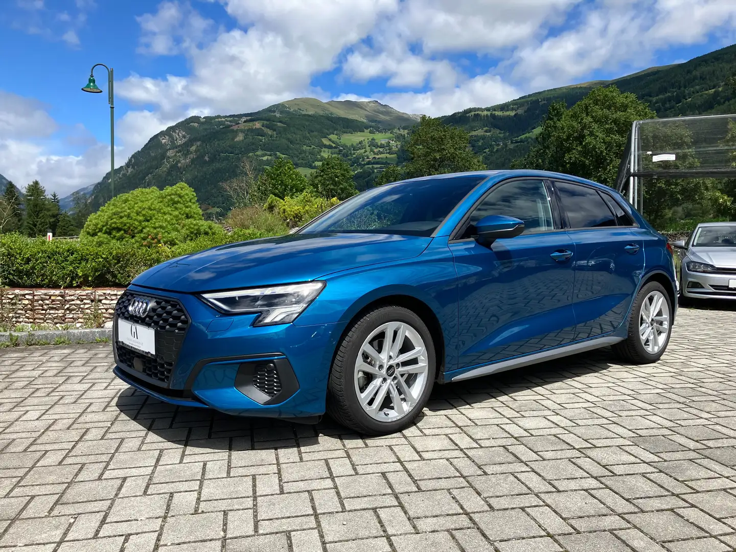 Audi A3 SB 30 TFSI intense S-tronic Blau - 1