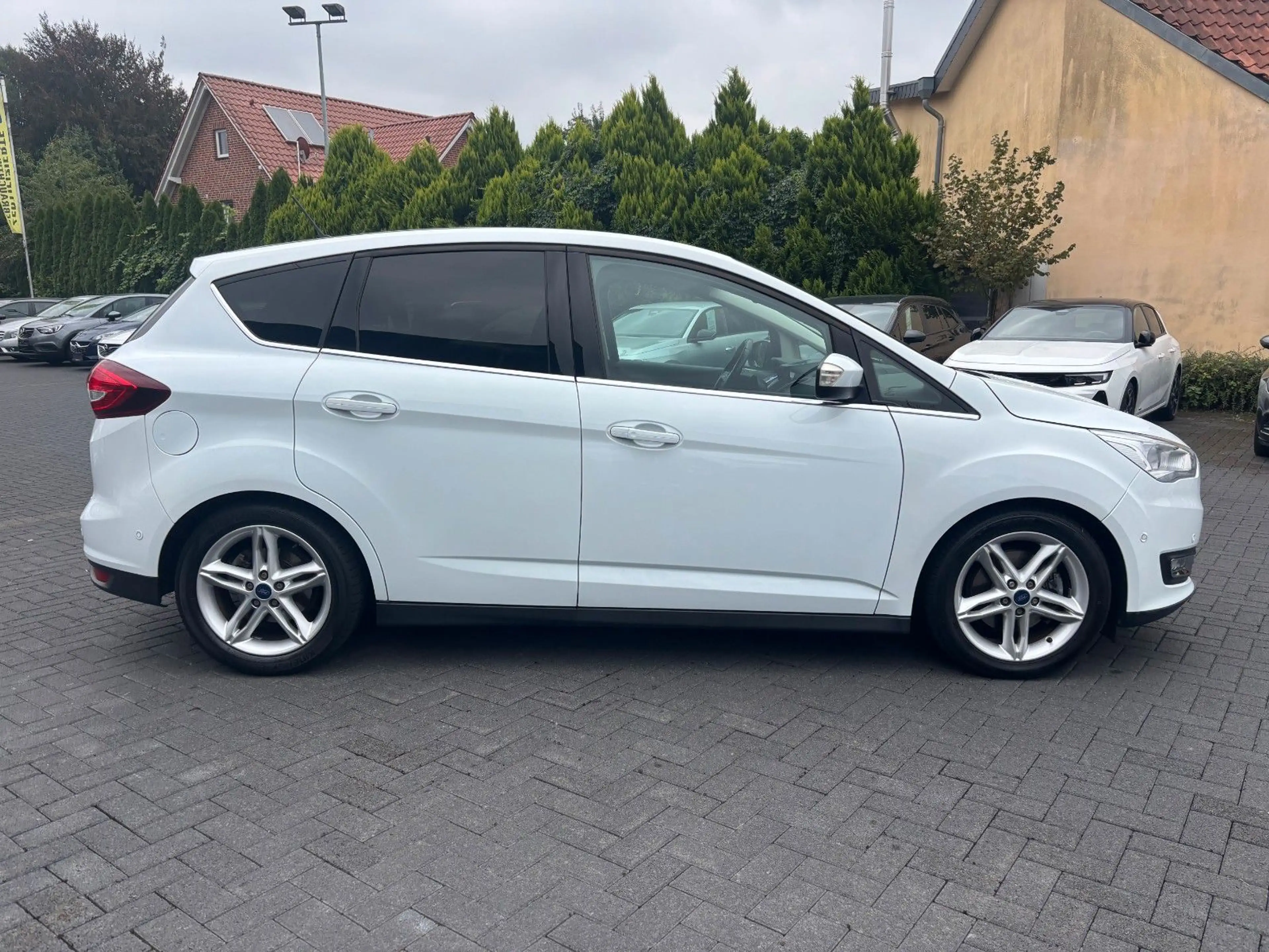 Ford C-Max Titanium /Allwetter/Navi/Panorama — photo 9