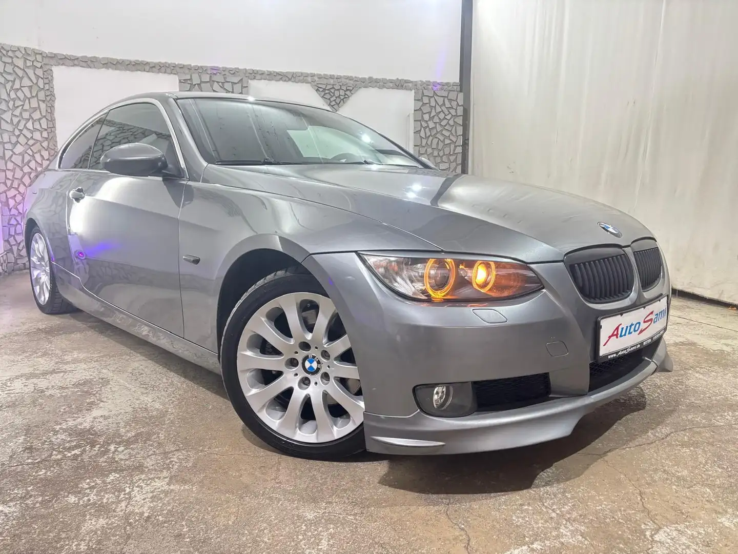 BMW 325 i AUTO. COUPE NAVI KLIMAA. EINPARKHILFE XENON Grau - 1