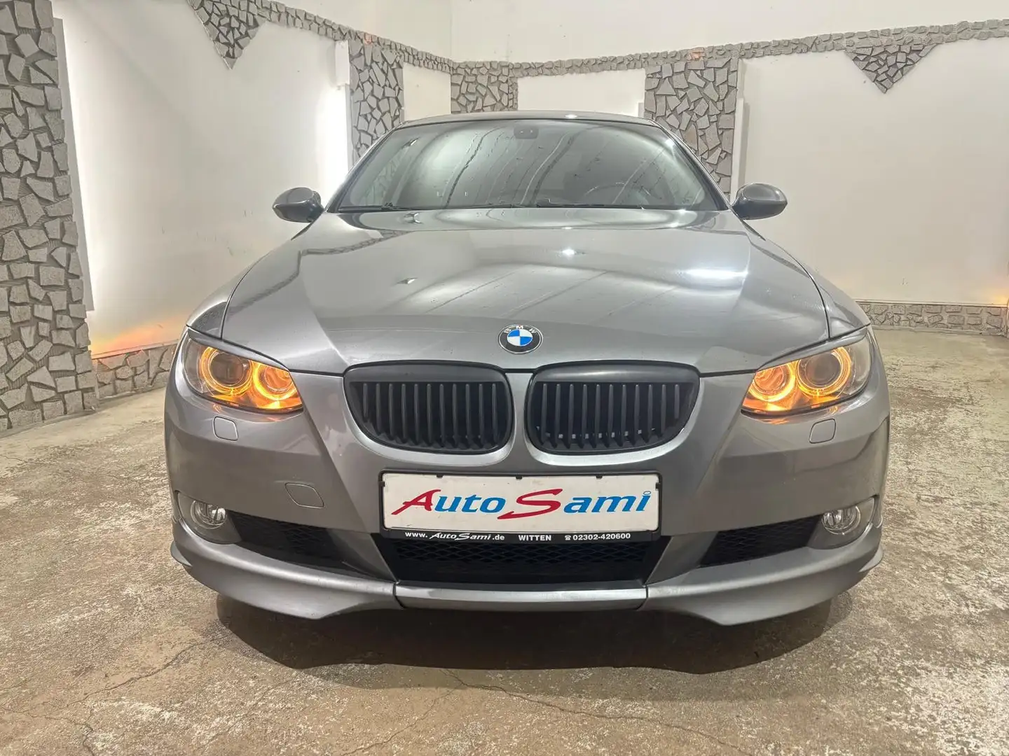 BMW 325 i AUTO. COUPE NAVI KLIMAA. EINPARKHILFE XENON Grau - 2