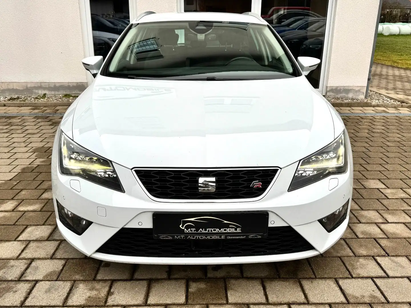SEAT Leon ST FR*NAVI*ABSTANDSTEMP*LED*SHZ*PDC*T-LEDER Weiß - 2