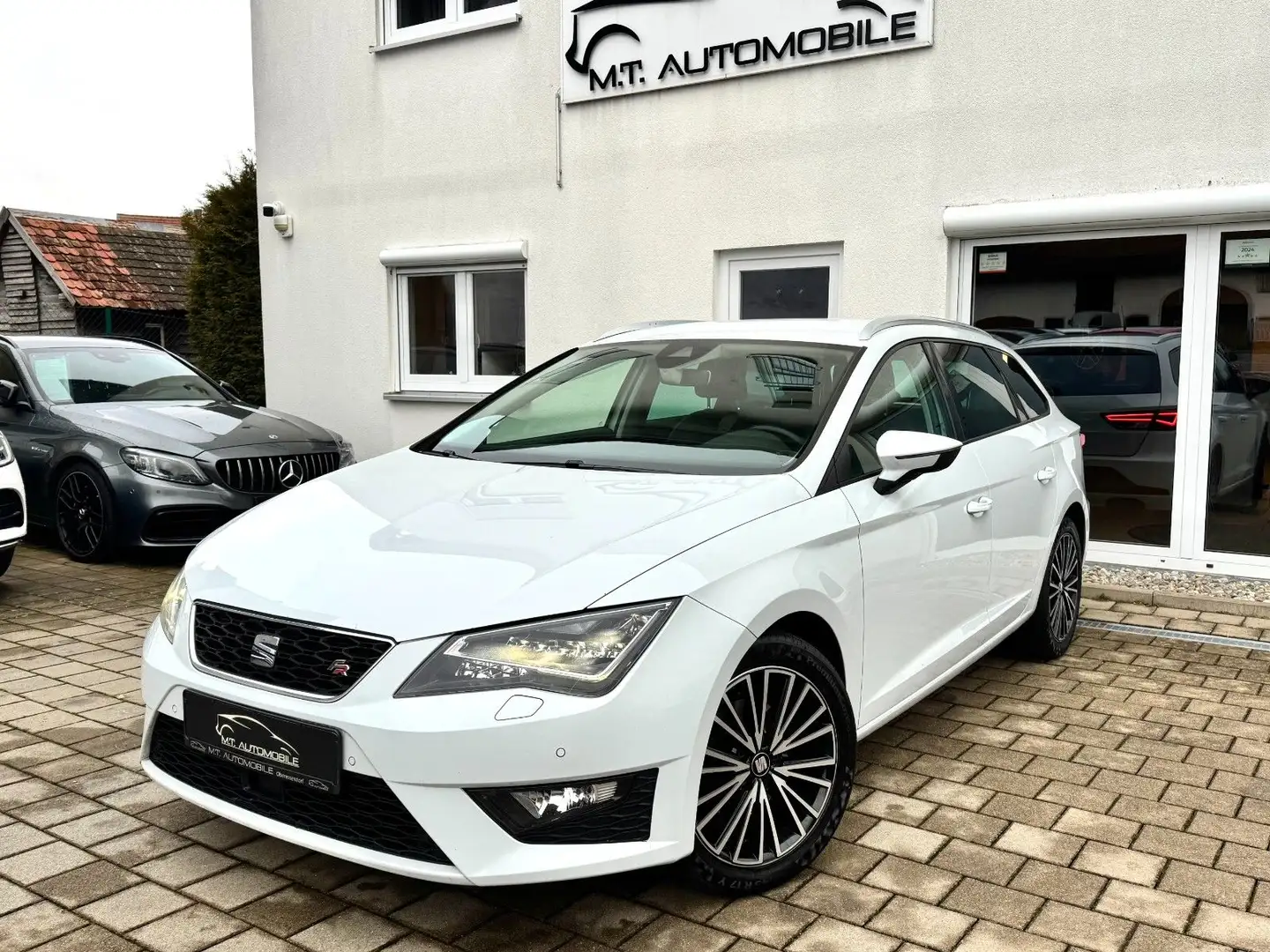 SEAT Leon ST FR*NAVI*ABSTANDSTEMP*LED*SHZ*PDC*T-LEDER Weiß - 1