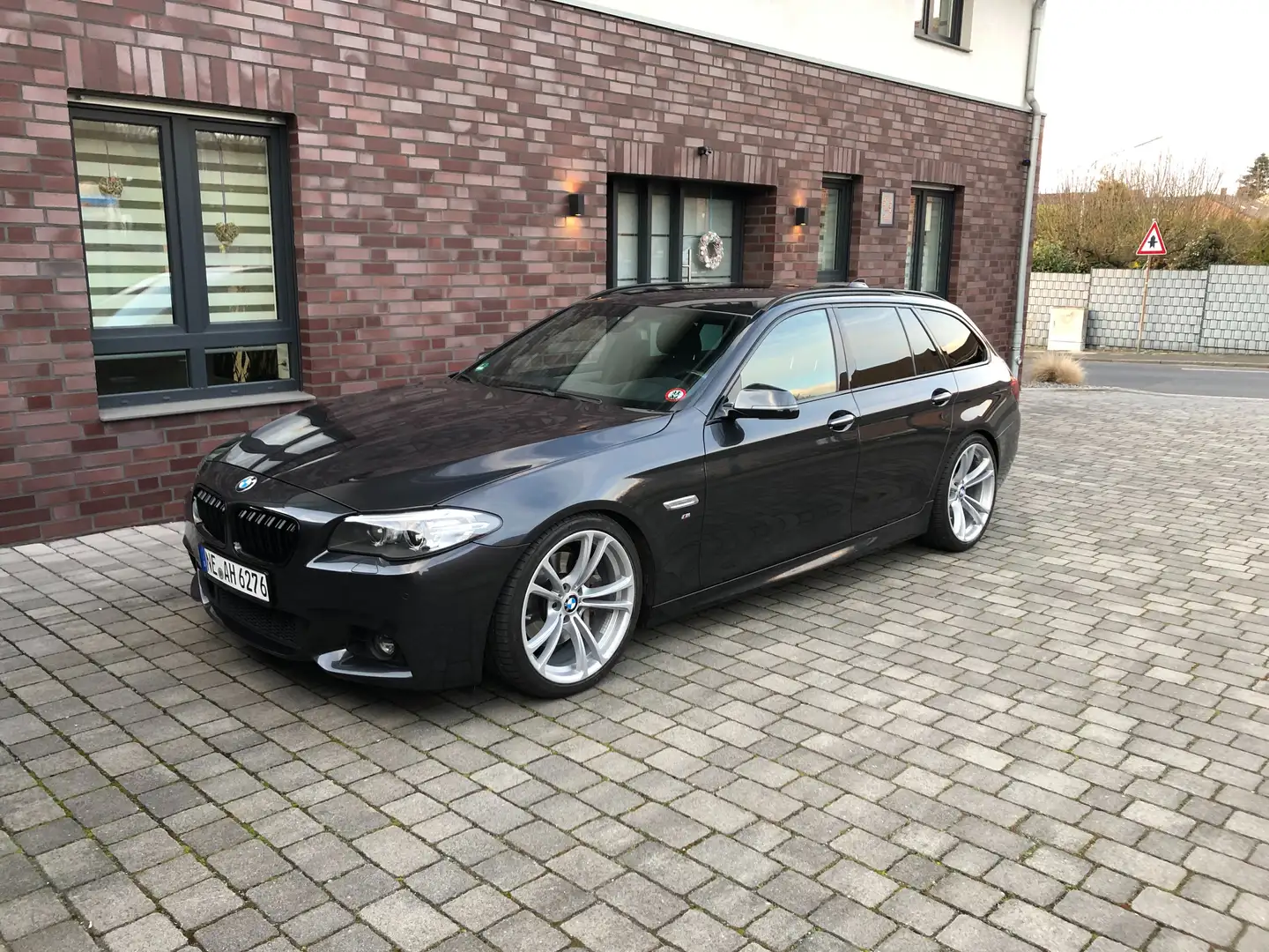 BMW 530 530d xDrive Touring Sport-Aut. Grey - 2