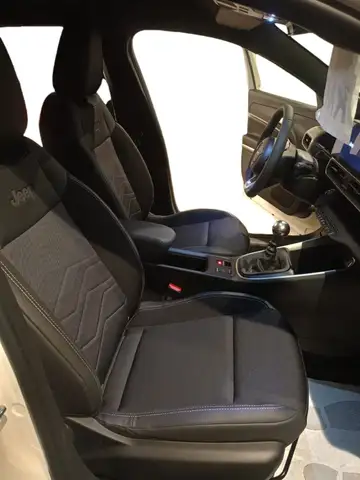 Jeep Avenger view 12
