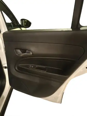 Jeep Avenger view 9