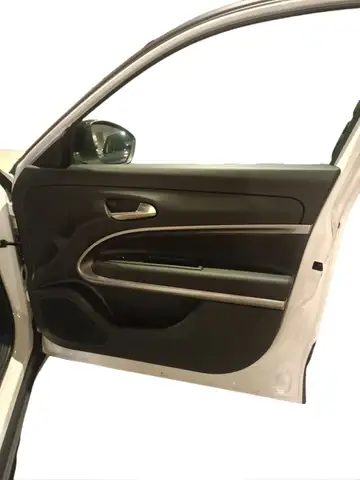 Jeep Avenger view 11