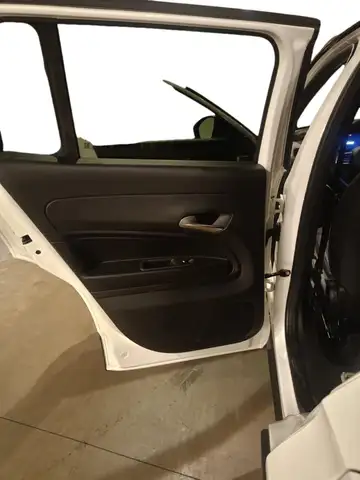 Jeep Avenger view 8