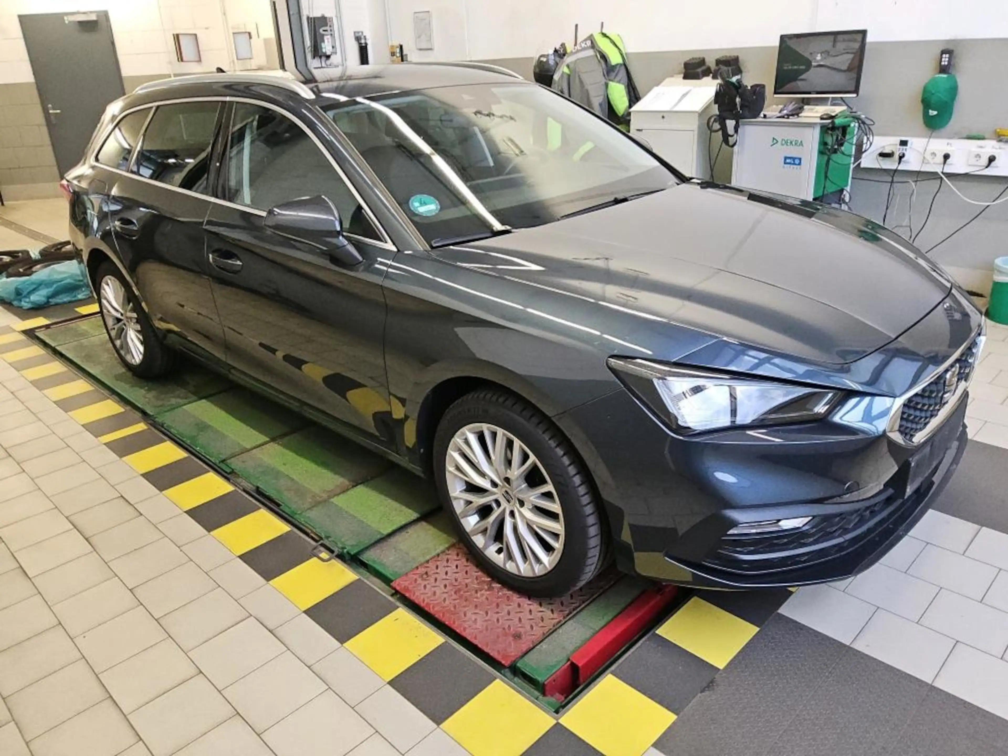 SEAT Leon 2.0 TDI DSG Xcellence *NAVI*ACC*KESSY* — photo 2