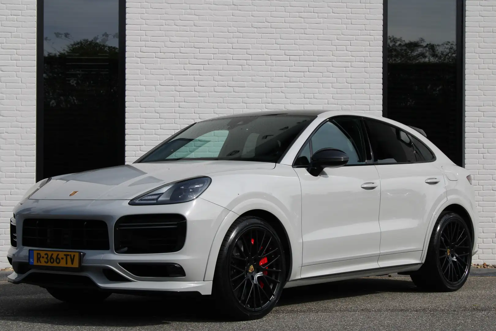Porsche Cayenne Coupé 4.0 Turbo S E-Hybrid / Sportdesign Pakket / Gris - 2