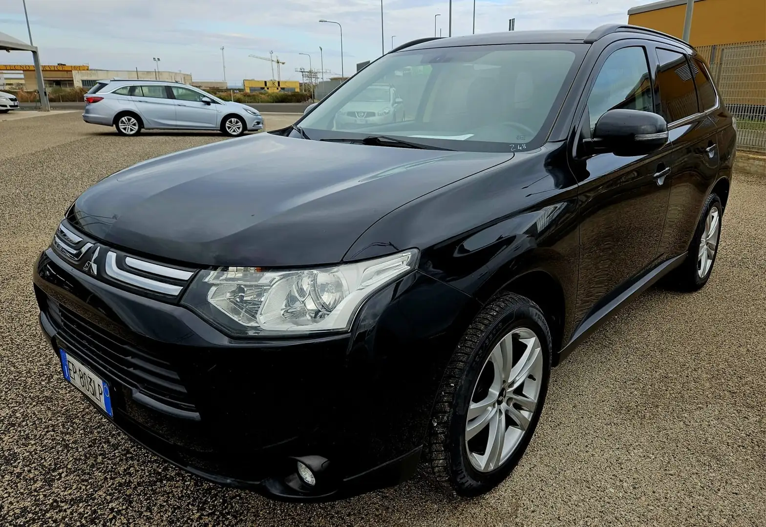 Mitsubishi Outlander 2.2 DI-D 2WD Intense Nero - 1