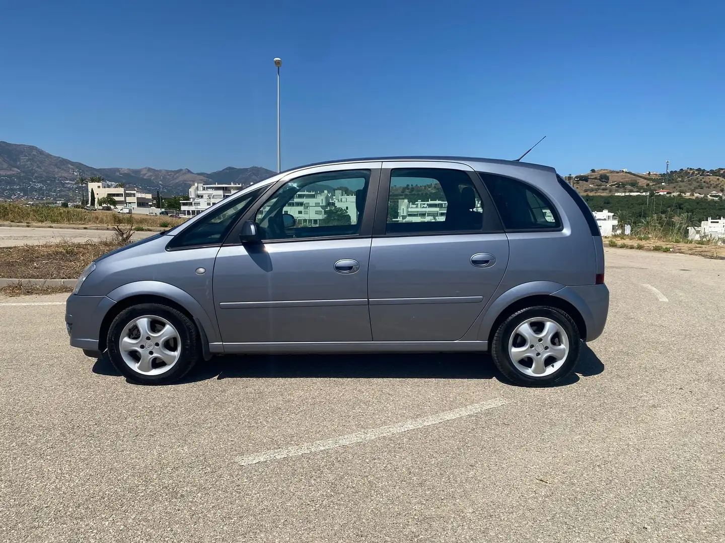 Opel Meriva Meriva 1.6 XEP Enjoy Easytronic Enjoy Plateado - 2