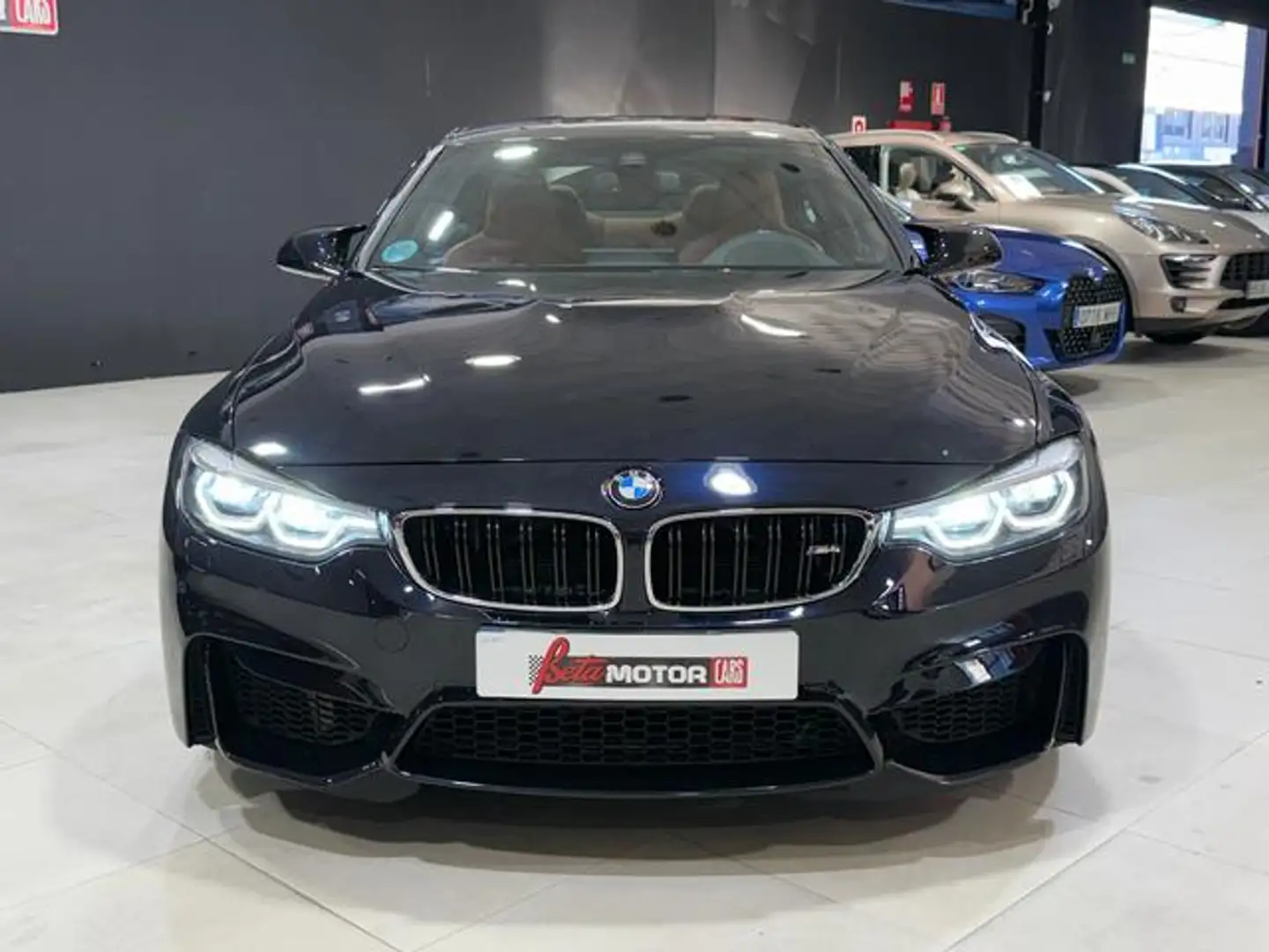 BMW M4 Чорний - 2