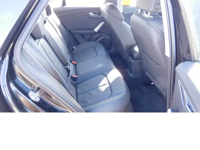 Audi Q2 view 18