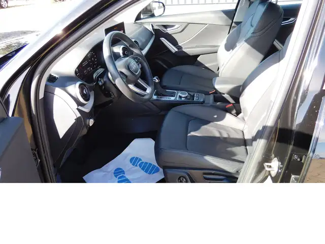 Audi Q2 view 16