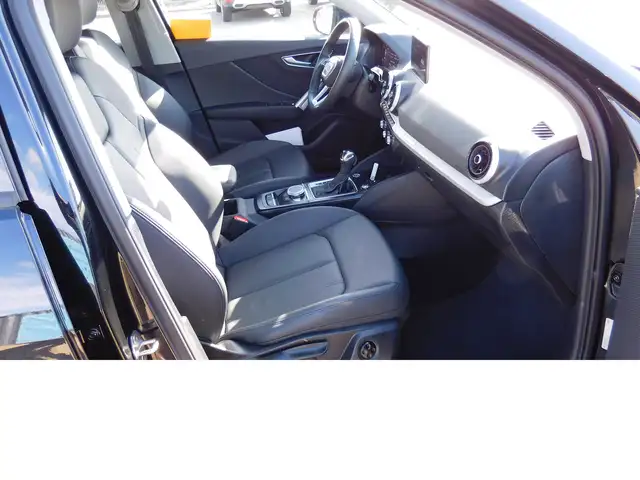 Audi Q2 view 11