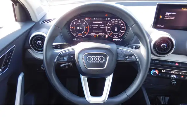 Audi Q2 view 8